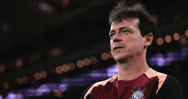 Fernando Diniz, técnico do Corinthians, durante partida contra o Santa Fe no estádio Arena Corinthians pelo campeonato Copa Libertadores 2026. Foto: Guilherme Veiga/RP FOTOPRESS/AGIF