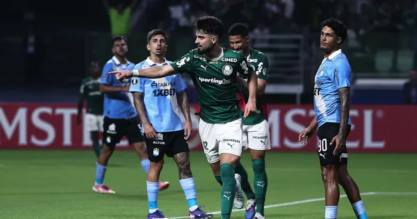 Flaco López jogador do Palmeiras comemora seu gol, posteriormente anulado, durante partida contra o Sporting Cristal no estádio Arena Allianz Parque pelo campeonato Copa Libertadores 2026. Foto: Ettore Chiereguini/AGIF
