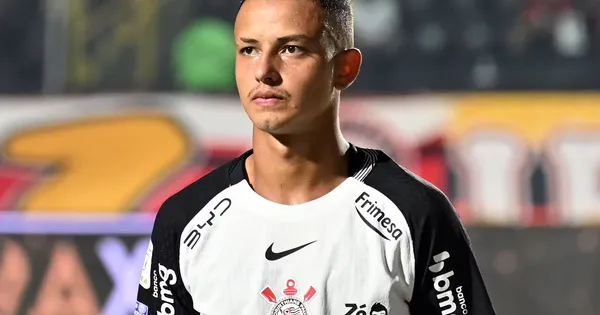 Kayke jogador do Corinthians durante partida contra o Vitoria no estádio Barradão pelo campeonato Brasileiro A 2026. Foto: Walmir Cirne/AGIF