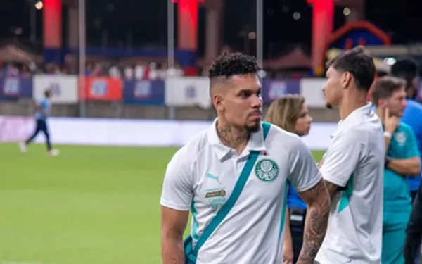 Paulinho jogador do Palmeiras durante partida contra o Bahia no estádio Arena Fonte Nova pelo campeonato Brasileiro A 2026. Foto: Jhony Pinho/AGIF