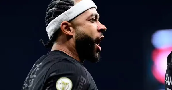 Memphis Depay tem futuro indefinido no Corinthians. Foto: Alan Morici/AGIF