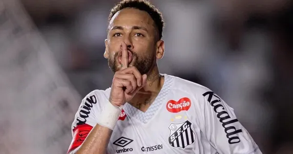 Neymar em ação pelo Santos. Foto: Marcelo Zambrana/AGIF