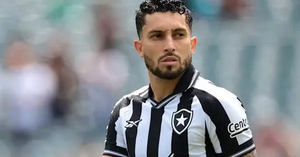 Alex Telles tem situação indefinida no Botafogo | Jonathan Moscrop/GettyImages