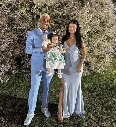 John Kennedy, Vallentina e Vivi Barros