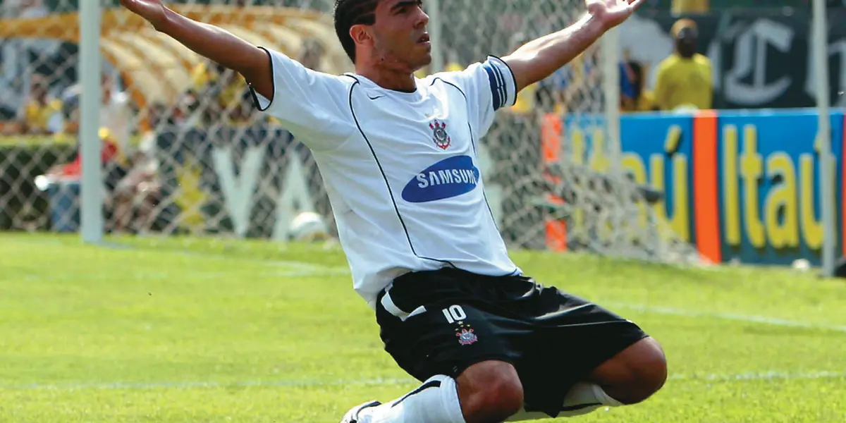Tévez teve grande passagem pelo Corinthians e ainda não esqueceu o Timão para quem sabe voltar ao Brasil