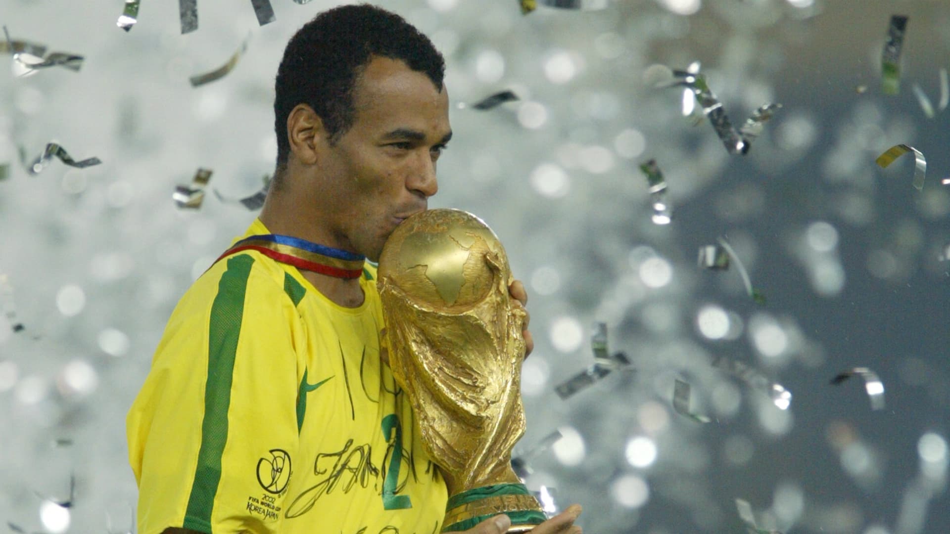 A menos de 15 meses da Copa do Mundo, Cafu, capitão do penta, revelou seus favoritos para levar o título mundial