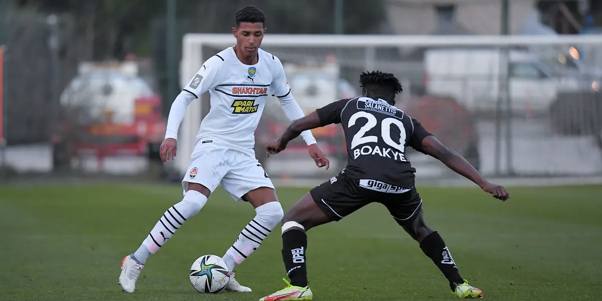 A caixa branca fechou uma nova incorporação antes do mercado de transferências de verão com o objetivo de reforçar o lateral direito para o novo projeto 'merengue'.