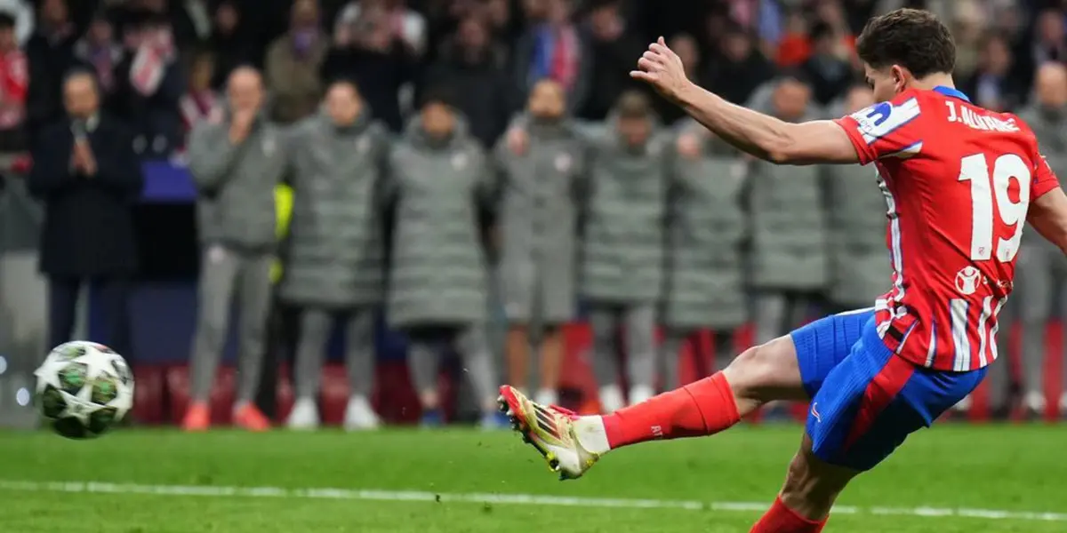 A cobrança de pênalti de Alvarez (Foto: Atlético de Madrid)