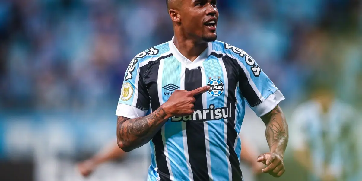 A equipe Galaxy anunciou a contratação do meio-campista brasileiro como 'Franchise Player'. Costa marcou três gols e seis assistências em 31 jogos disputados (13 como titular) com a seleção brasileira.