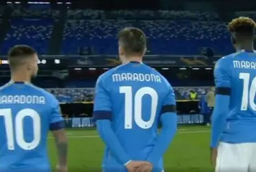 A estrela argentina vestiu as cores do Napoli, principal clube da cidade, entre as temporadas de 1985 e 1991, conseguindo erguer uma Copa UEFA e dois 'scudettos' da Série A