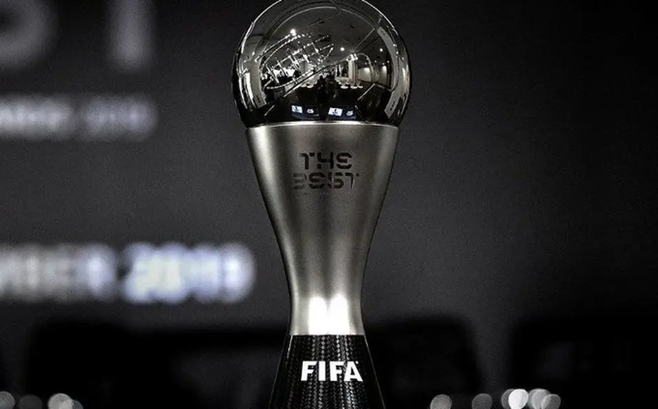 A FIFA divulgou nesta quarta-feira a lista dos jogadores que este ano aspiram a conquistar o prêmio de melhor futebolista do ano. O polonês Robert Lewandowski é o favorito.