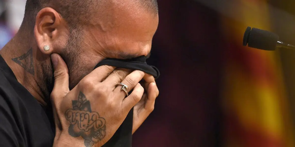 A imprensa catalã destaca nesta quarta-feira que a direção do Barcelona já disse a Dani Alves que não renovará seu contrato que expira em 30 de junho e o brasileiro já estuda ofertas.