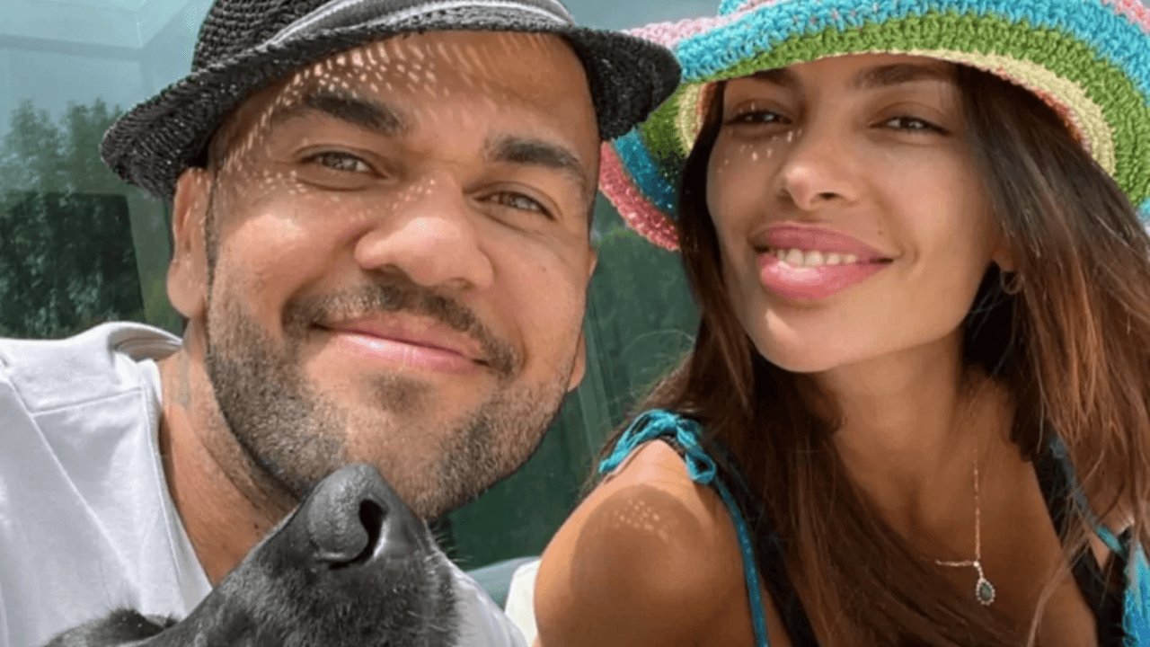 A modelo espanhola anunciou a separação do jogador brasileiro nas redes sociais
