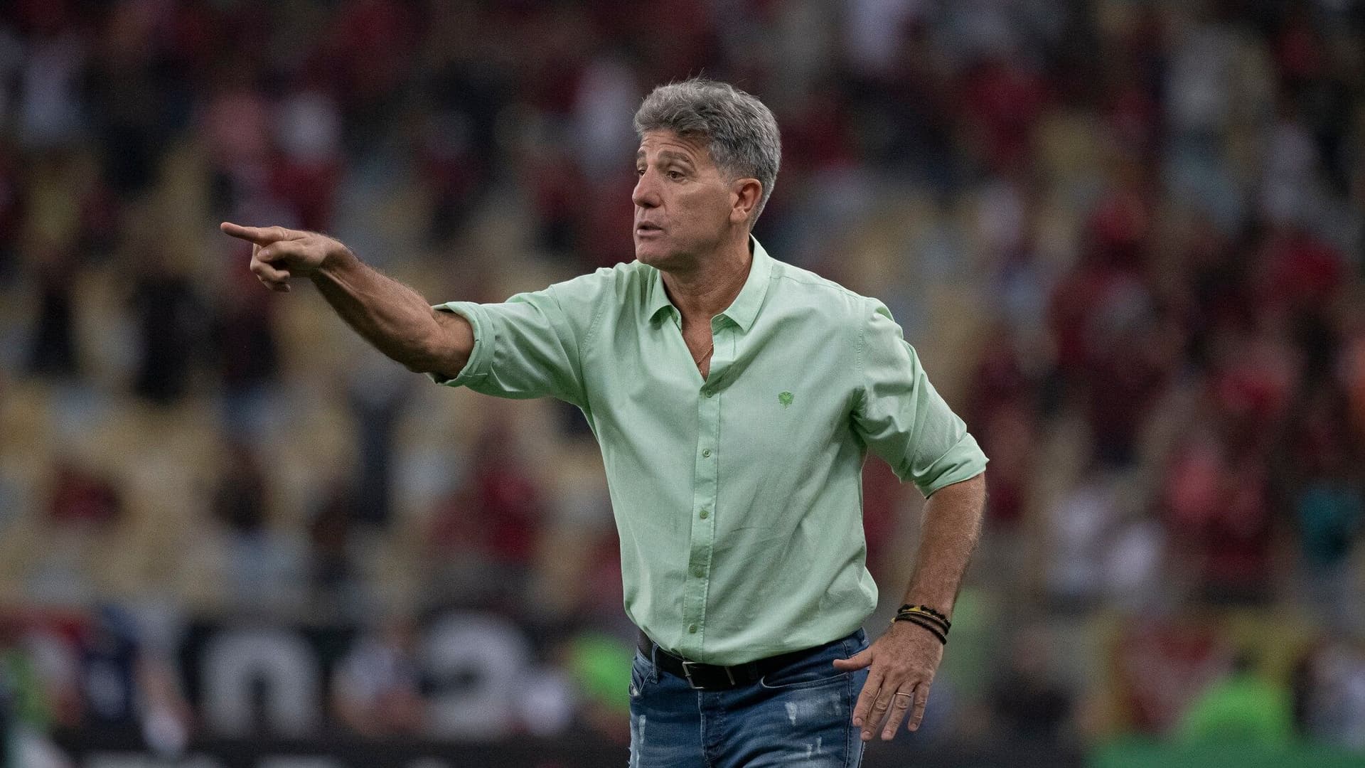 A passagem de Diogo Barbosa pelo Grêmio parece estar chegando ao fim, com indícios de uma possível saída na próxima janela de transferências