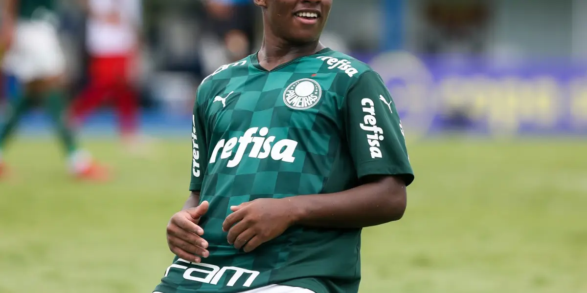 A presença do jogador entre os profissionais tem sido quase que uma exigência da torcida alviverde