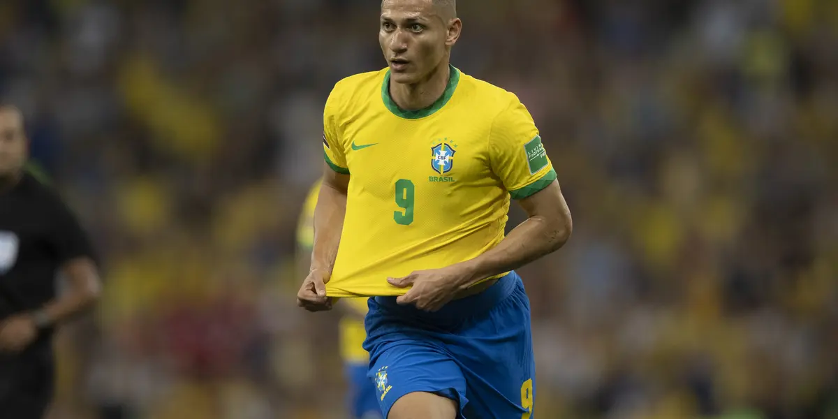 A Seleção Brasileira estreou com vitória contra a Sérvia em uma partida dominada por Richarlison no ataque