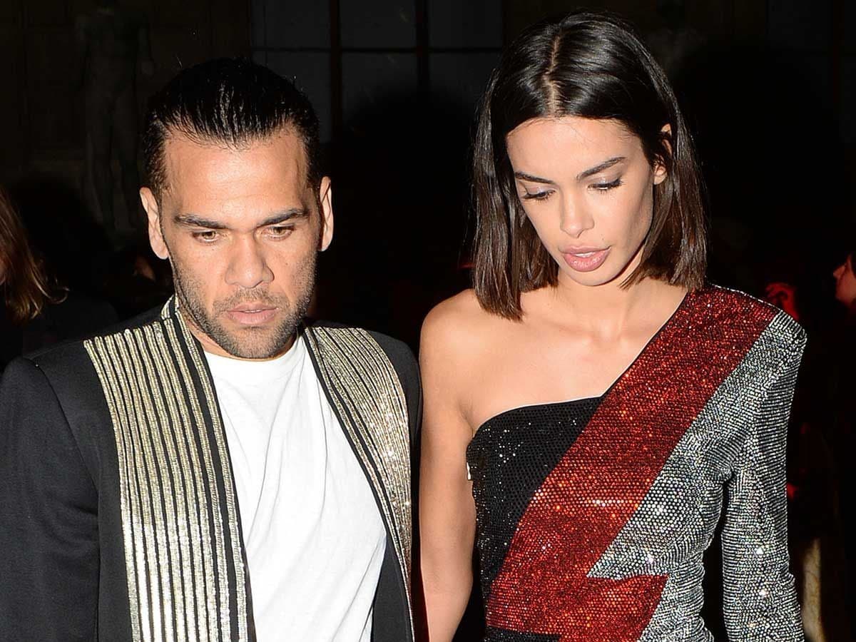 A separação da modelo Joana Sanz e do jogador brasileiro Daniel Alves após muitos rumores foi oficializada, gerando grande comoção