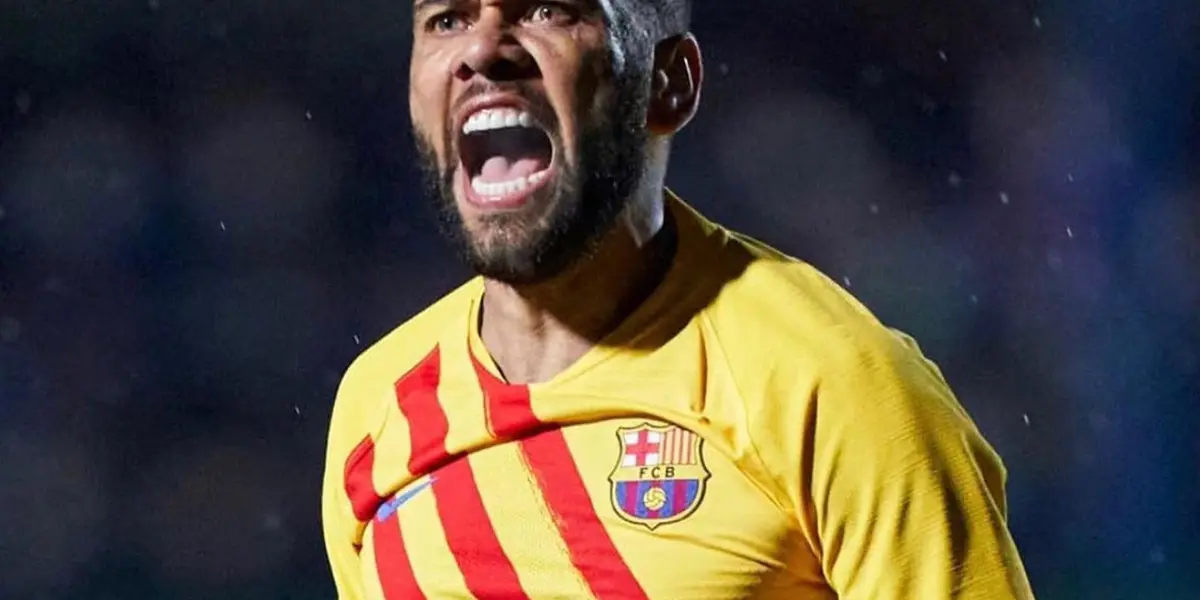 A situação do lateral brasileiro vai ficando pior a cada dia