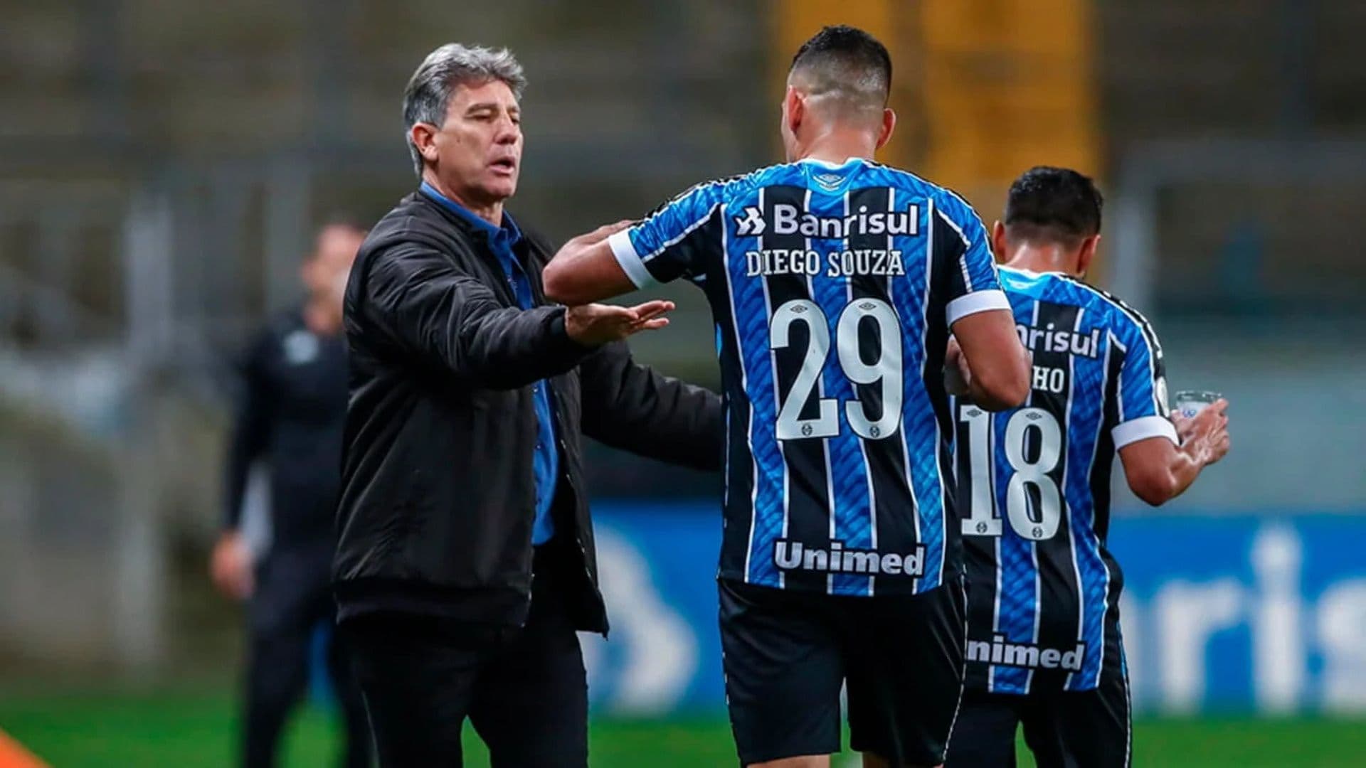 A titularidade do jogador foi uma surpresa, já que o dono da posição, foi sacado da equipe por indisciplina. Agora Renato se explicou
