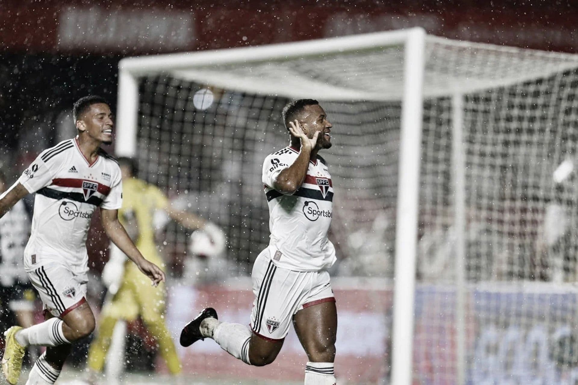 A torcida do São Paulo está revoltada após a partida deste sábado, em que o São Bernardo mostrou por que faz uma grande campanha no Campeonato Paulista