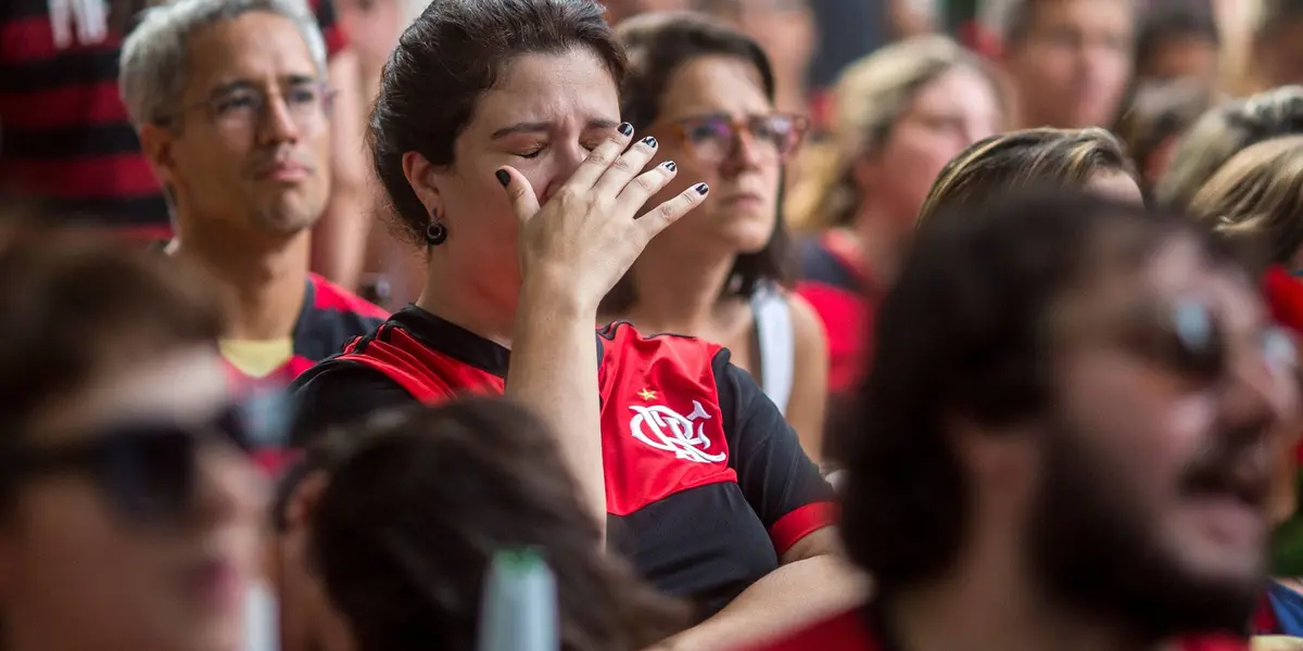 A torcida está estarrecida após lesão de jogador