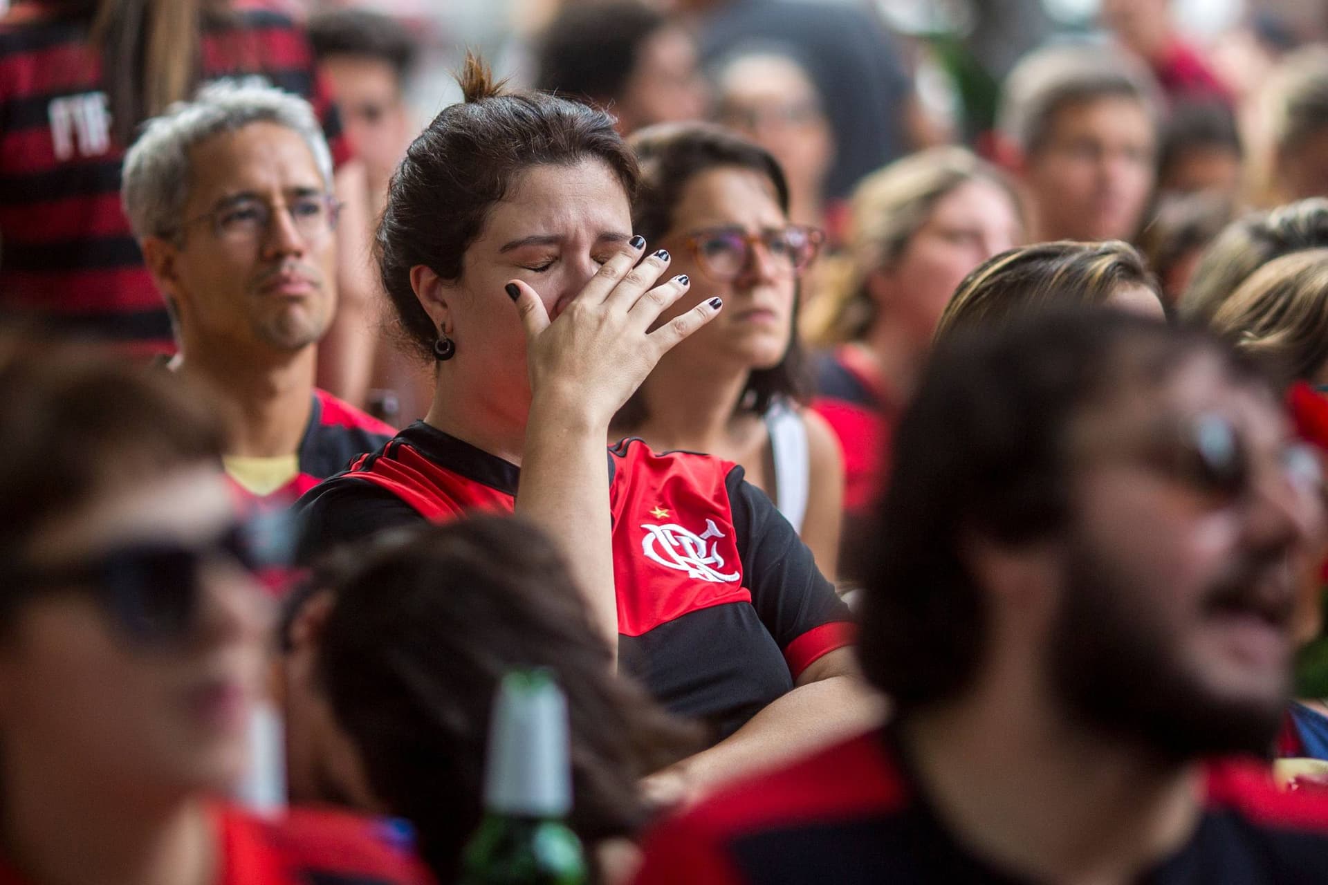 A torcida está estarrecida após lesão de jogador