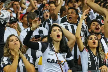 A torcida ficou na bronca, e nem o VAR foi acionado.