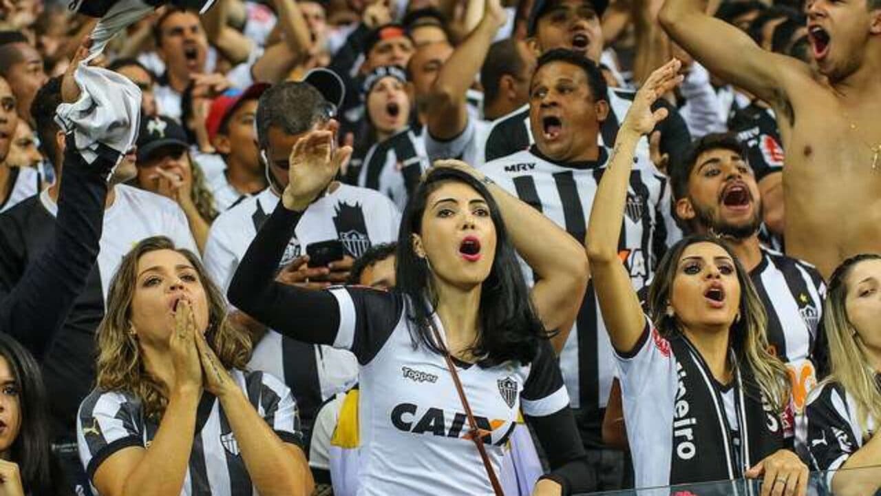 A torcida ficou na bronca, e nem o VAR foi acionado.