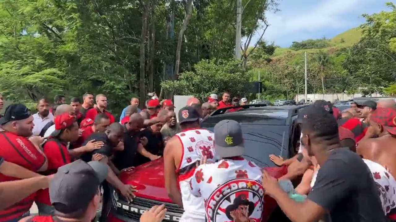 A torcida não tem mais paciência com o técnico Vítor Pereira