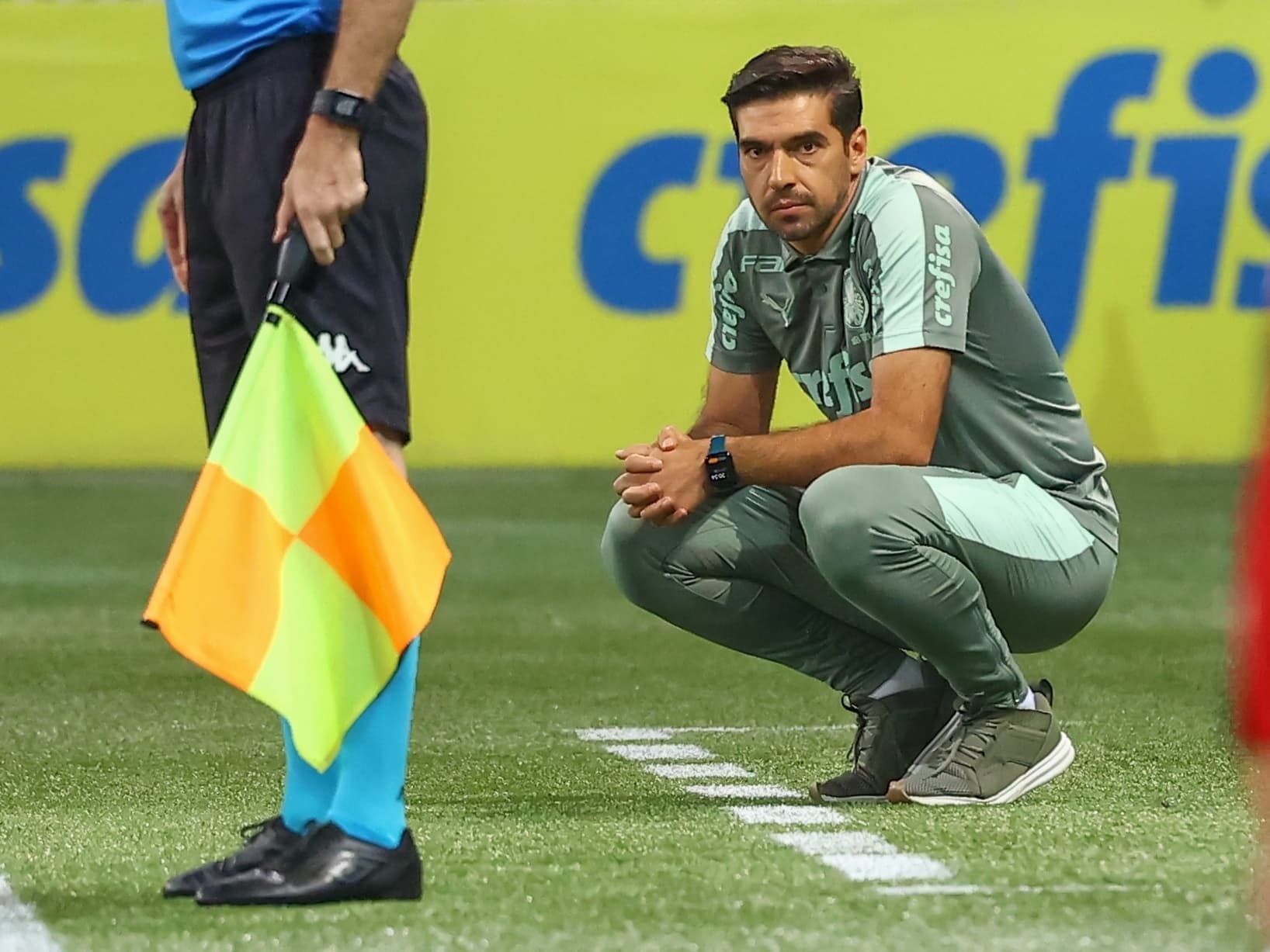 Abel Ferreira não esperou o Choque-Rei acabar para ir ao vestiário e intensificou clima tenso no Palmeiras antes de final da Libertadores