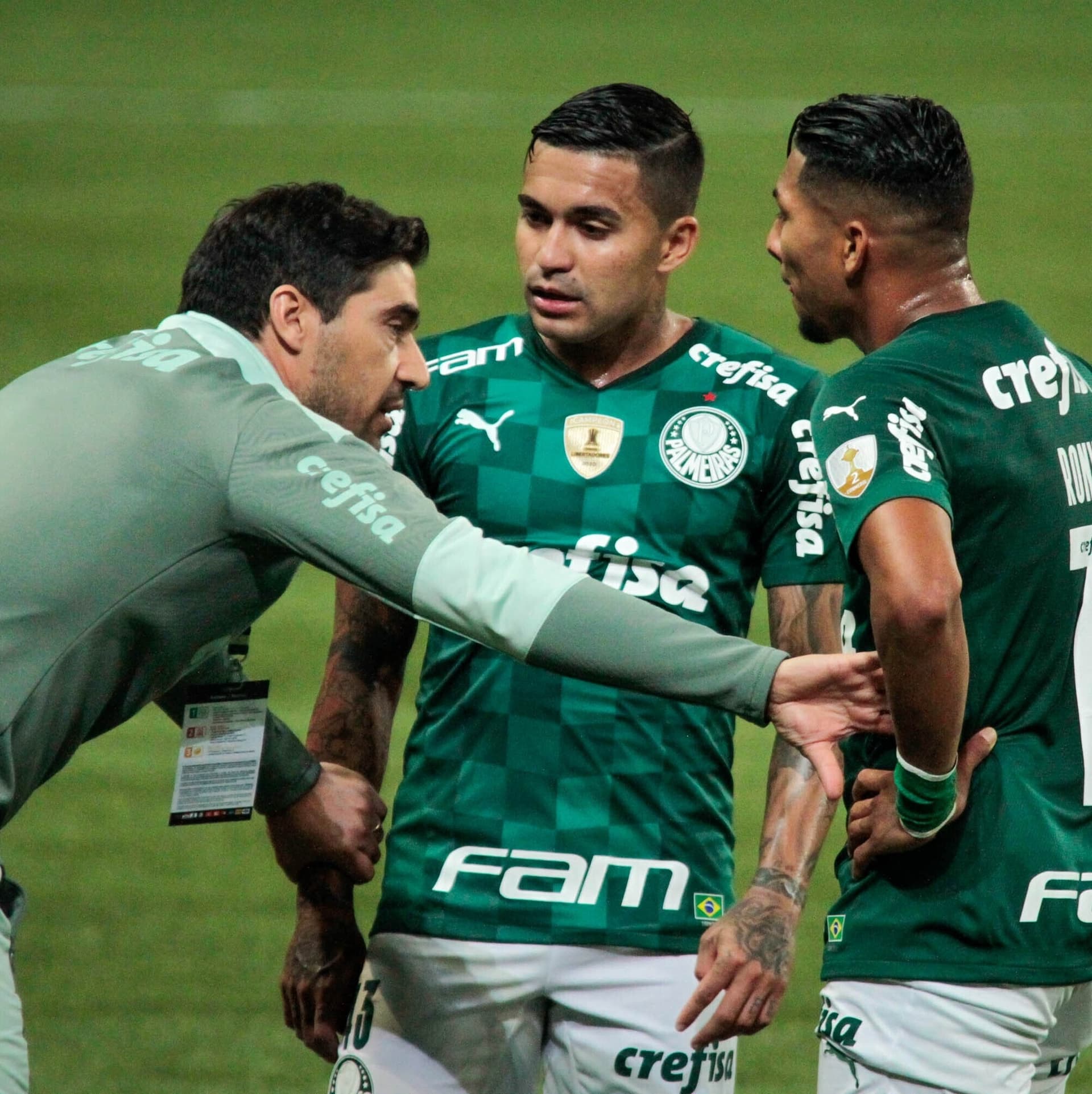 Abel Ferreira prometeu conversar com Dudu após reclamações de substituição no duelo diante do Atlético-MG pela semifinal da Copa Libertadores