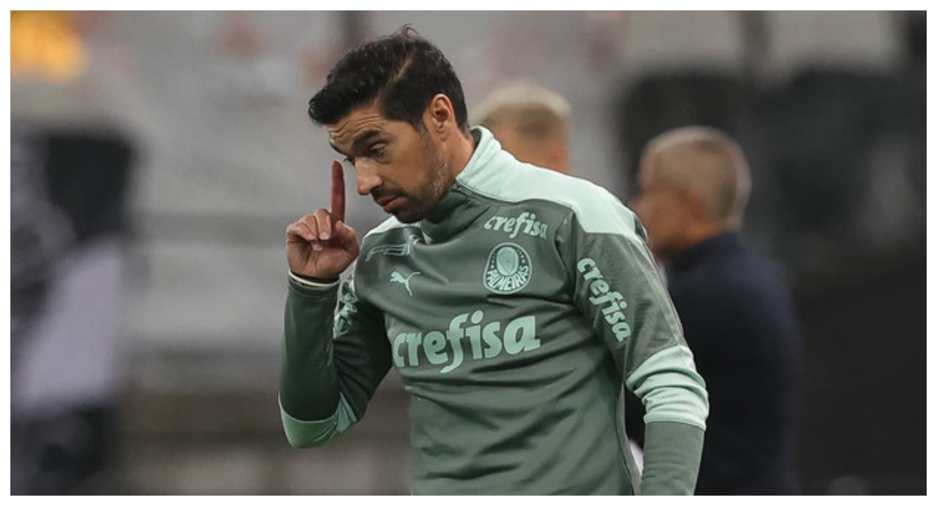 Abel Ferreira triste com a camisa do Palmeiras
