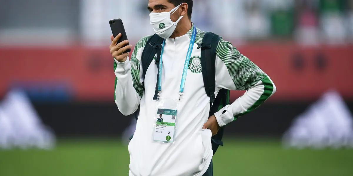 Afastado por lesão, jogador volotu ao clube na última quarta-feira (10) e não segurou as lágrimas