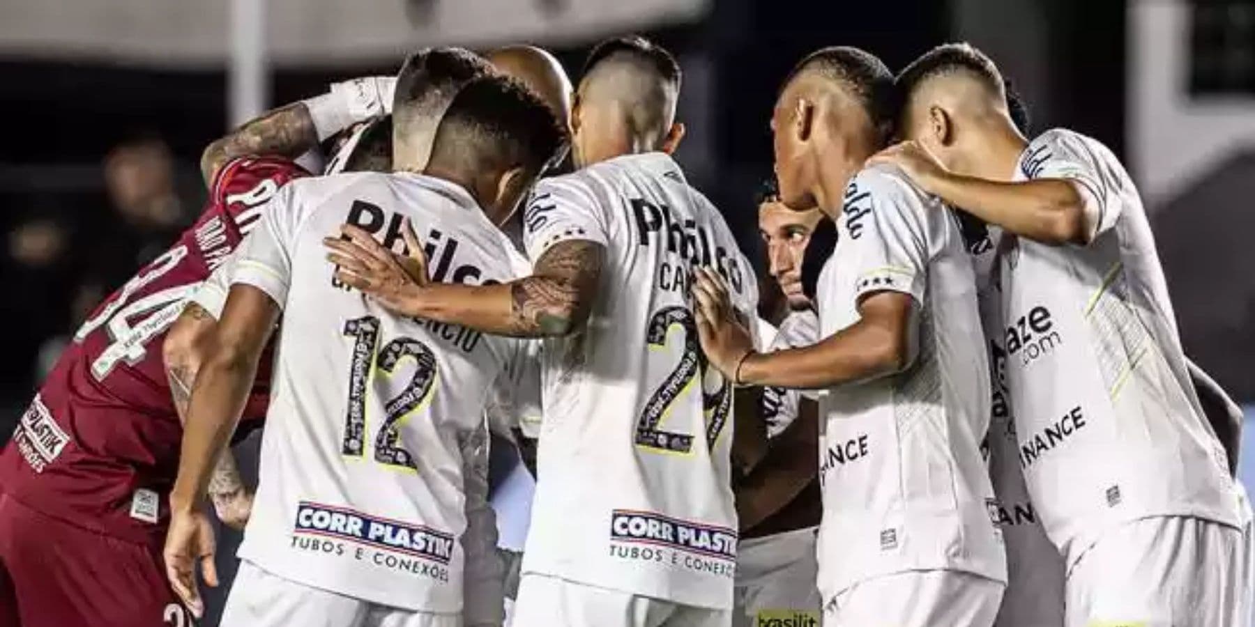 Alex fraturou o tornozelo direito durante treinamento e será desfalque para o Santos