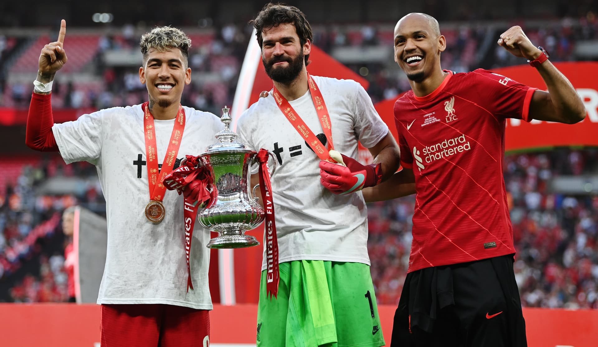 Alisson foi um dos heróis, ao defender uma penalidade