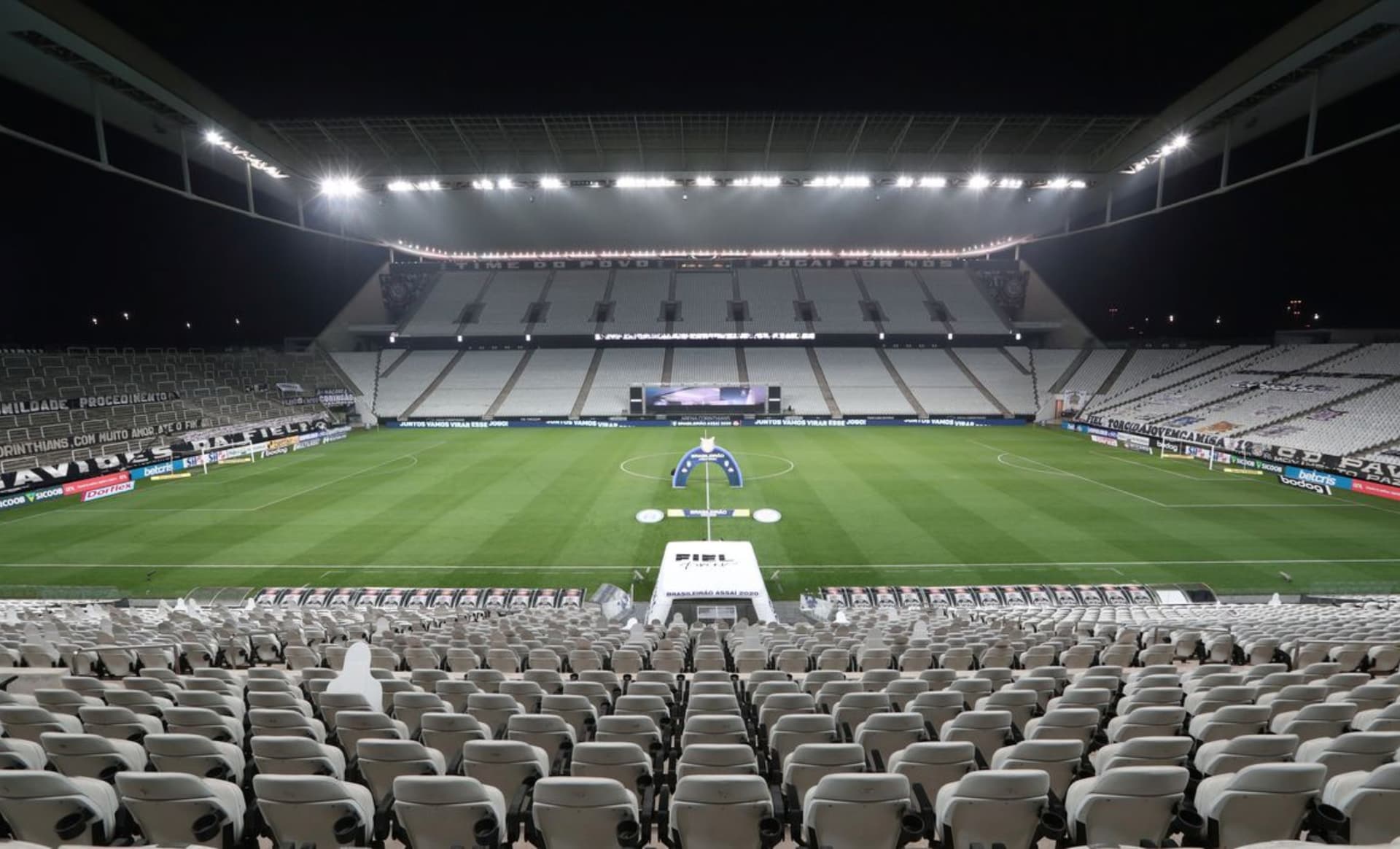 Alvinegro tenta se consolidar na liderança do Brasileirão