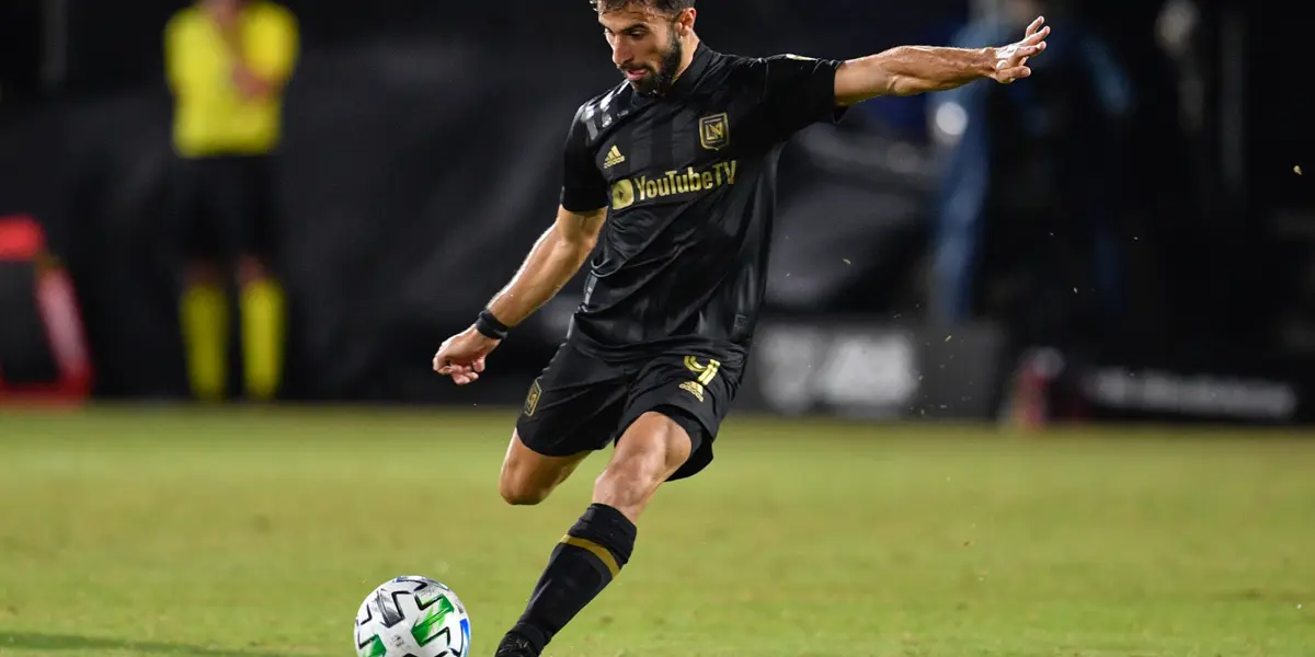 Alvo do Flamengo, Diego Rossi se pronunciou sobre interesse do Mengão