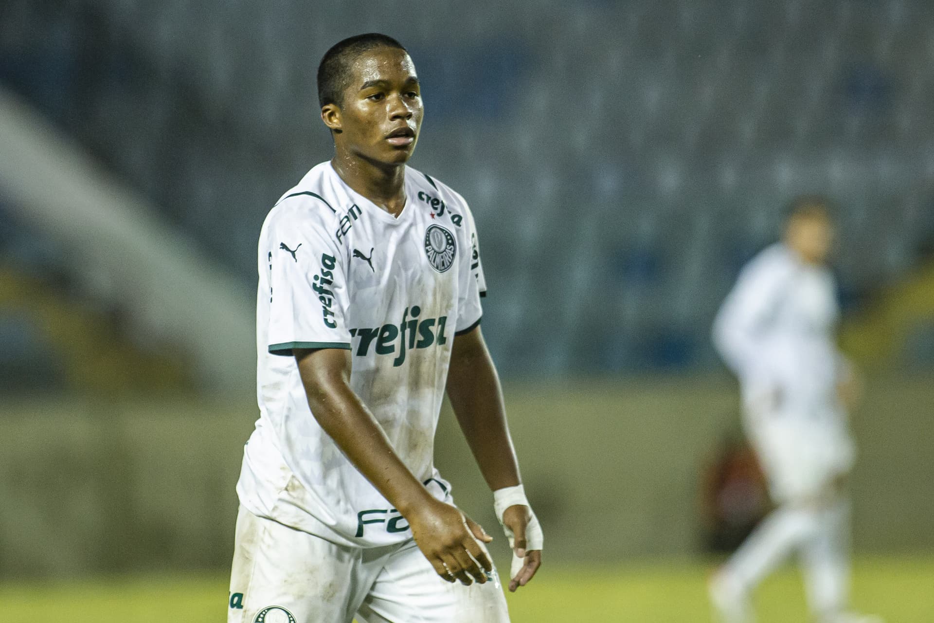 Alvo de transferência do Manchester United Endrick, de 15 anos, marca gol espetacular