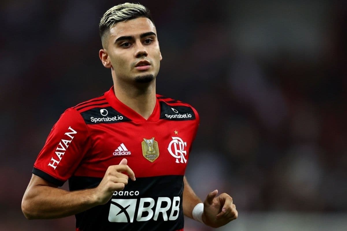 Andreas Pereira, que divide opiniões na torcida, teve seu futuro no Flamengo comentado em entrevista