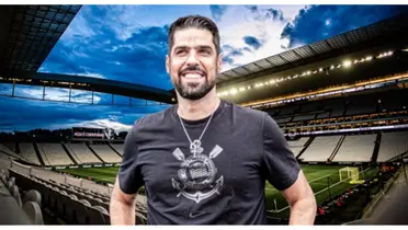 António Oliveira com a camisa do Corinthians