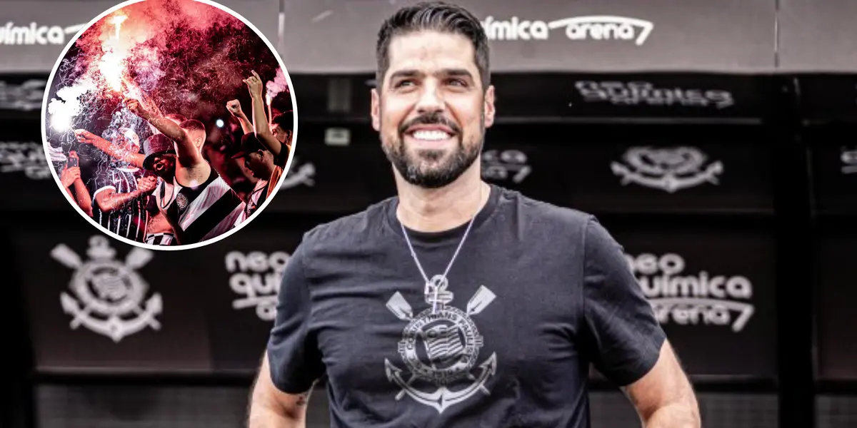 António Oliveira e ao lado a torcida do Corinthians