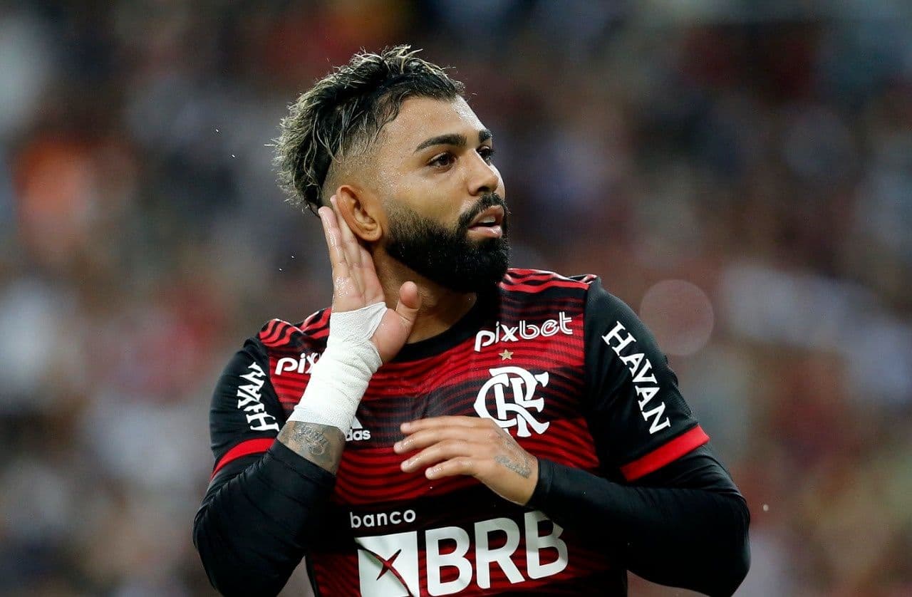 Aos 23 minutos atleta em meio a aplausos e vaias