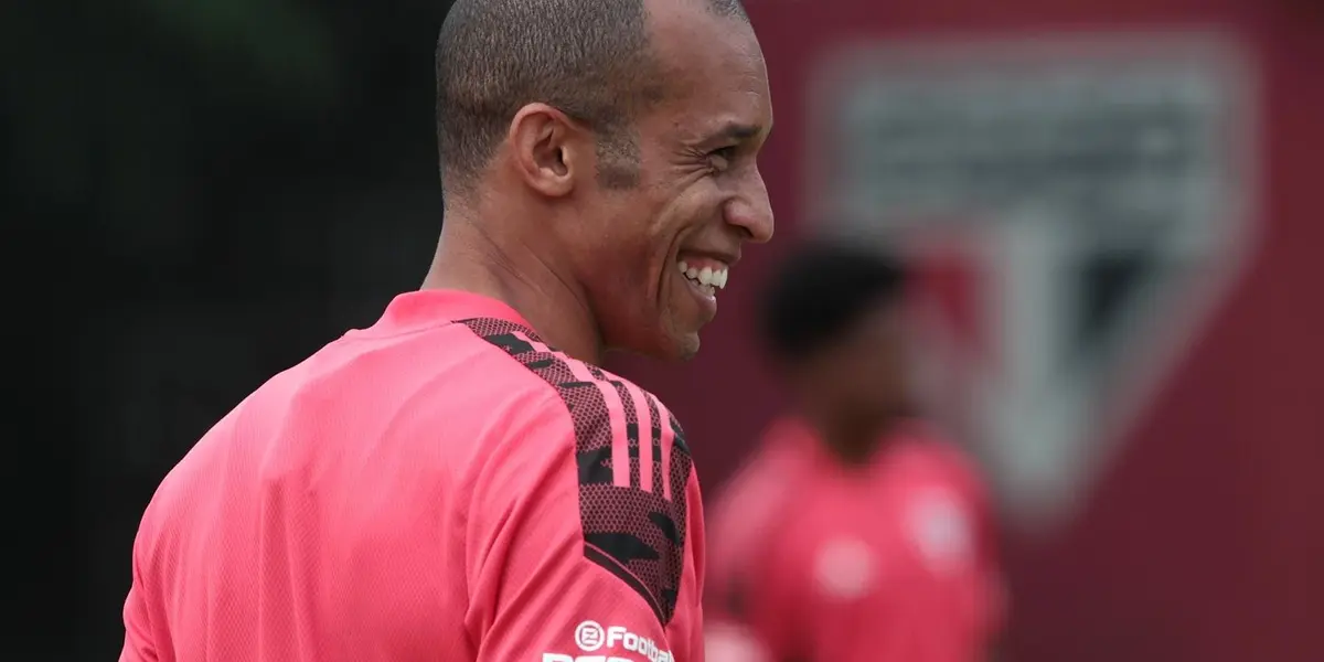 Aos 37 anos Miranda retornou aos gramados após período longe dos gramados