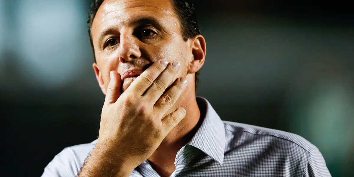 Apesar da vitória no clássico contra o Palmeiras, Rogério Ceni revela mágoa dos torcedores do São Paulo e permanência para 2022 está ameaçada