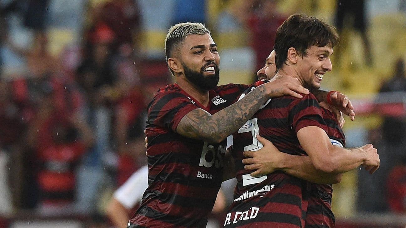 Apesar da vitória sobre o Vasco, o sistema defensivo do Flamengo foi muito mal e causou insegurança na torcida rubro-negra
