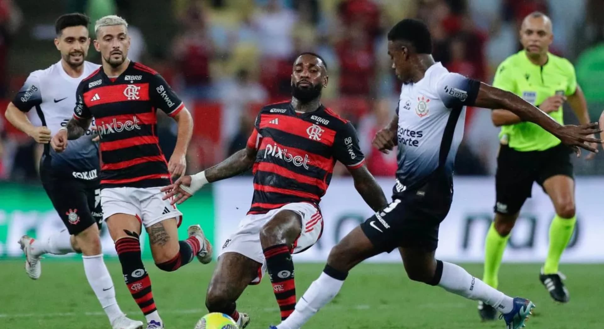 Apesar disso, o atacante continua a ganhar mais minutos na equipe
