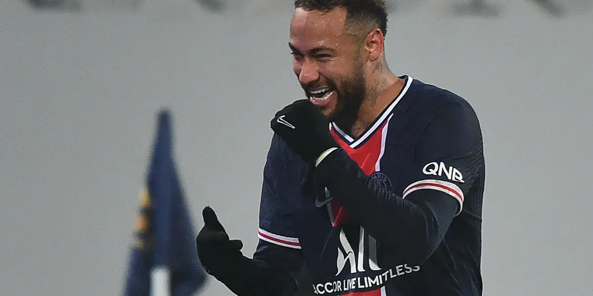 Apesar dos rumores de seu retorno ao Barcelona e da eliminação da Liga dos Campeões, o craque brasileiro segue em Paris