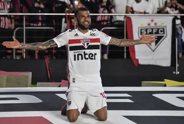 Apesar de ter ficado fora da competição, com um gol no último minuto, Alves não recusou o pedido do jogador de futebol surgido no All Boys