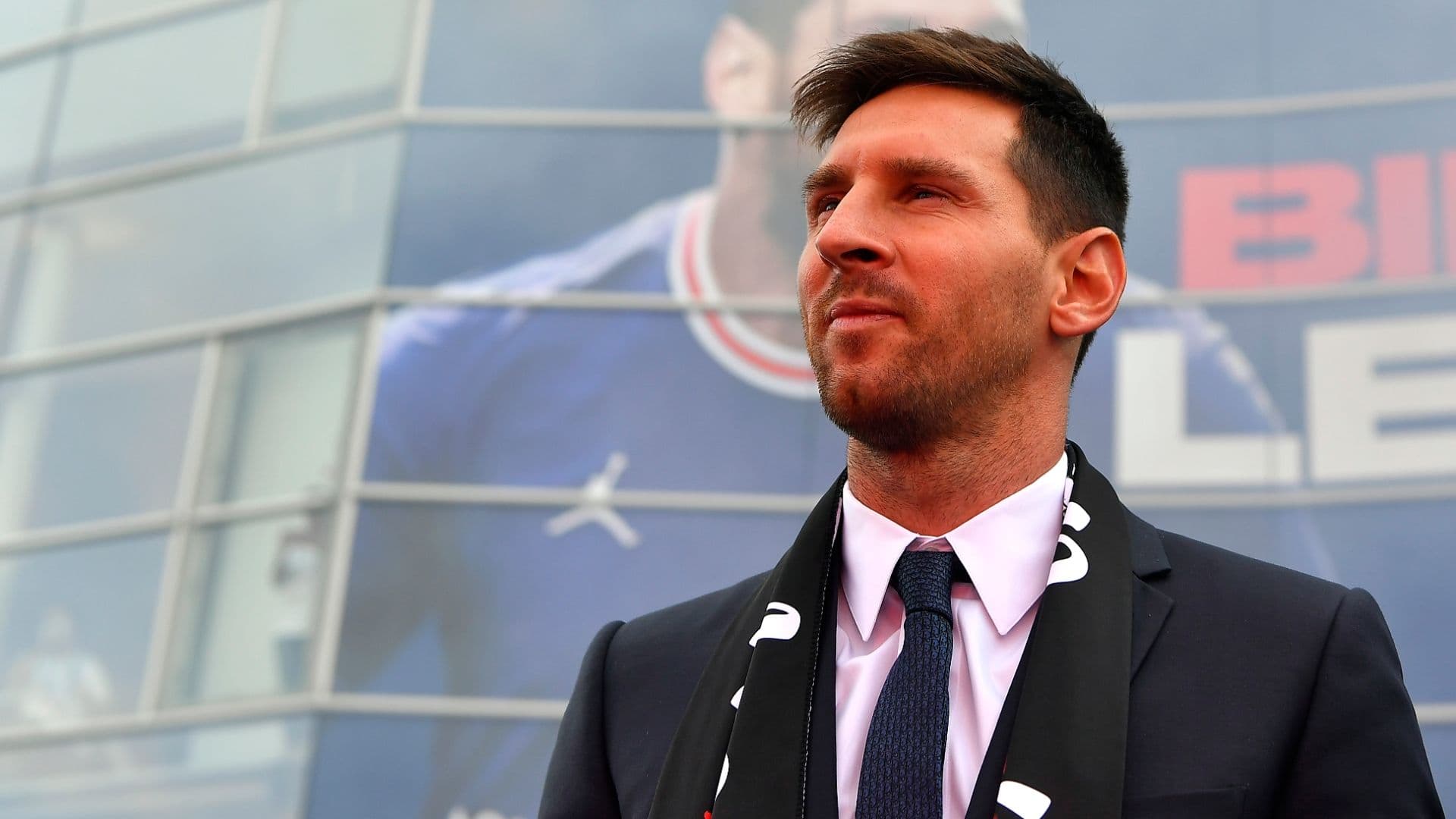 Após a apresentação, agora a expectativa é para quando o jogador argentino se junatrá às estrelas o PSG em campo