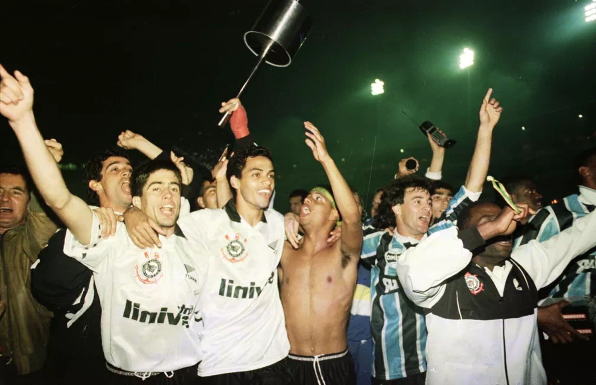 Após Cuca, Corinthians, um dos clubes mais tradicionais do futebol brasileiro, novamente envolvido em uma polêmica revivida há 30 anos